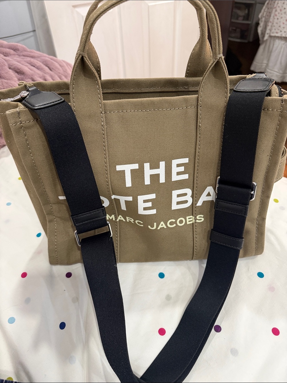 Marc Jacobs The Tote Bag in Olive Green - Picture 4 of 6